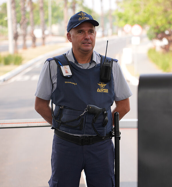 Vigilante do Grupo Arsi em indústrias e empresas